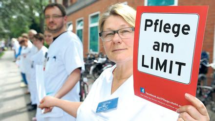 Am Limit. An deutschen Kliniken fehlen nach Gewerkschaftsangaben 70.000 Pflegekräfte.