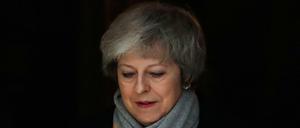 Die britische Premierministerin Theresa May auf dem Weg von 10 Downing Street zur Abstimmung im Unterhaus über das Brexit-Abkommen. 