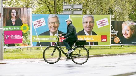 Wahlplakate mit den Konterfeis von Bürgermeister Jens Böhrnsen (SPD), Elisabeth Motschmann (CDU, r) und Karoline Linnert (Bündnis 90/Die Grünen). 
