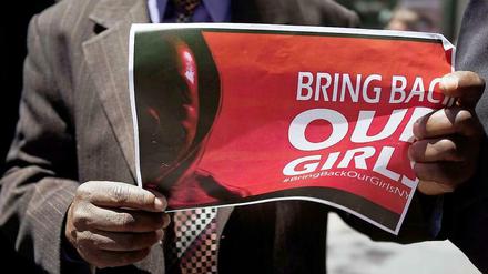  Die Boko Haram hat gedroht, die verschleppten Mädchen als Sklavinnen zu verkaufen.