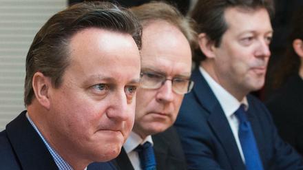 Poker in Brüssel. Der britische Regierungschef David Cameron (links) und Mitglieder seines Verhandlungsteams am Dienstag im Europaparlament. 