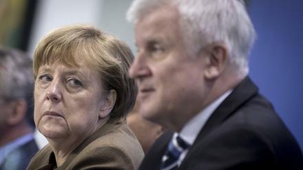 Bundeskanzlerin Angela Merkel (CDU) und Bayerns Ministerpräsident Horst Seehofer (CSU). 