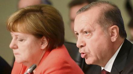 Böse Miene zum bösen Spiel. Bundeskanzlerin Merkel und Staatspräsident Erdogan.