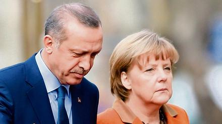Den Vortritt lassen? Bundeskanzlerin Angela Merkel (CDU) und der türkische Präsident Recep Tayyip Erdogan.