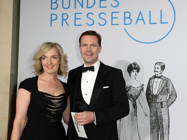 Immer im Einsatz. Regierungssprecher Steffen Seibert und seine Frau Sophia beim Bundespresseball.
