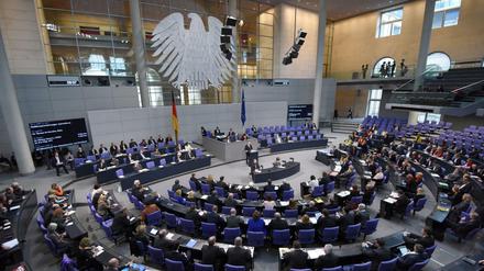 Blick in den Plenarsaal des Bundestages in Berlin. 