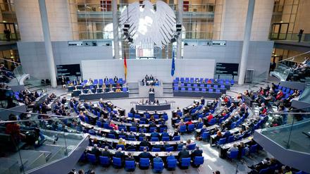 Der Bundestag: Muss er wachsen, um kleiner zu werden? 