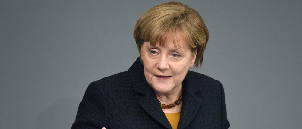 Bundeskanzlerin Angela Merkel (CDU) gibt am 16.12.2015 im Bundestag in Berlin eine Regierungserklärung zum anstehenden EU-Gipfel am 17. und 18. Dezember in Brüssel ab. 