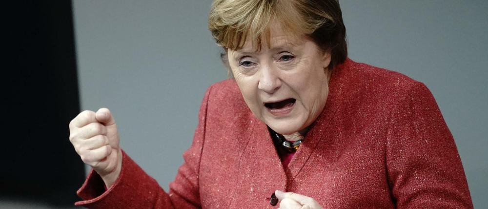 Mit der ganzen Macht ihres Amtes noch einmal etwas bewegen – Angela Merkel bei ihrer Regierungserklärung im Bundestag.