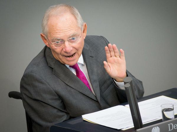 Bundesfinanzminister Wolfgang Schäuble (CDU) spricht am Dienstag im Bundestag in Berlin.