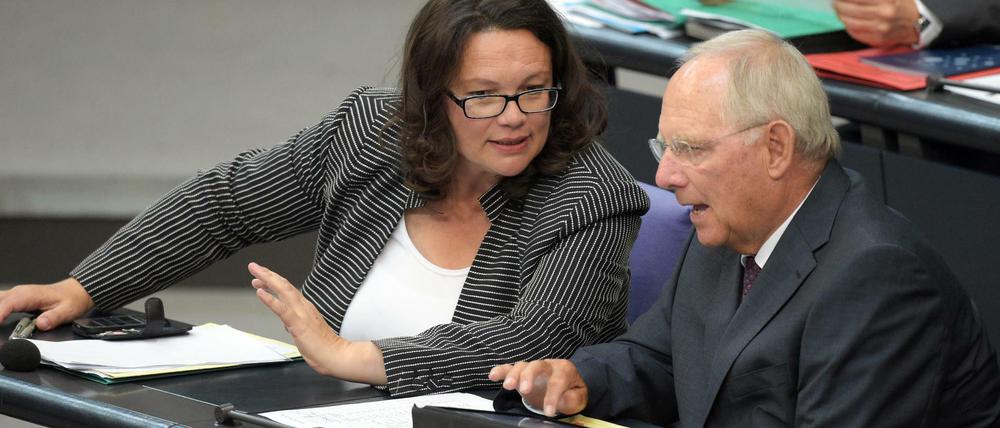 Der Vorschlag von Finanzminister Wolfgang Schäuble (CDU) sei nicht abgestimmt, ließ Sozialministerin Andrea Nahles (SPD) mitteilen.