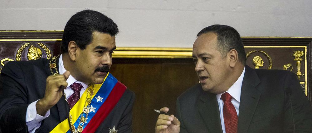 Venezuelas Parlamentspräsident Diosdado Cabello (rechts) mit Präsident Nicolas Maduro