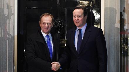 Treffen in London. Der polnische EU-Ratschef Donald Tusk (links) und der britische Regierungschef David Cameron. 