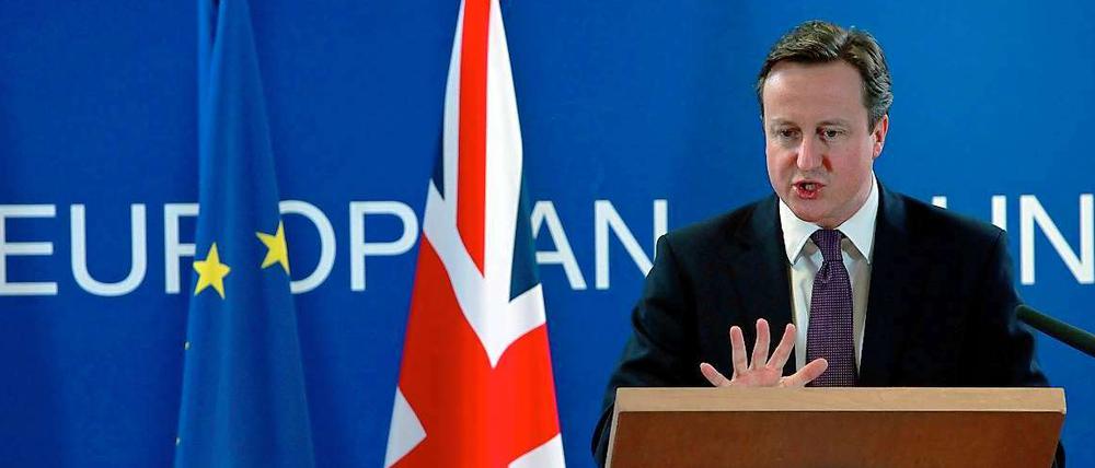 In die Bremse gegangen. Großbritanniens Premierminister David Cameron verteidigt seine Weigerung in Sachen neue EU-Verträge in Brüssel.