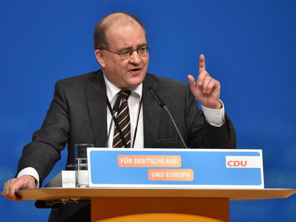 Arnold Vaatz, stellvertretender Vorsitzende der CDU/CSU-Bundestagsfraktion, hatte gegen den Leitantrag gestimmt. 