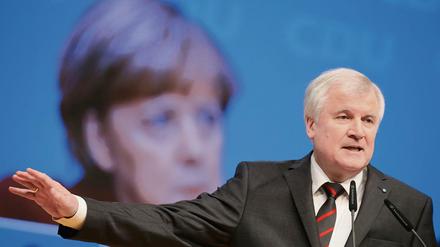 CSU-Chef Horst Seehofer kritisiert seit langem die Flüchtlingspolitik von Kanzlerin Angela Merkel (CDU).