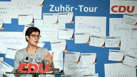 Auf "Zuhör-Tour": Die CDU-Generalsekretärin Annegret Kramp-Karrenbauer spricht im Konstanzer Konzil zu CDU-Mitgliedern. 
