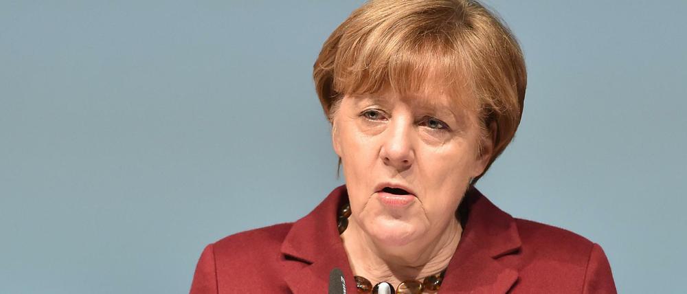 Ja, wir schaffen das immer noch, bloß anders: Die CDU-Parteivorsitzende Angela Merkel spricht in Neubrandenburg (Mecklenburg-Vorpommern) auf der Landesvertreterversammlung. 