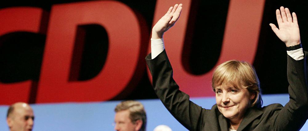 Ihre Partei nach links gerückt: Angela Merkel, damals noch Oppositionsführerin, auf dem CDU-Bundesparteitag im Dezember 2004 in Düsseldorf.