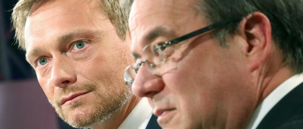 Der FDP-Vorsitzende Christian Lindner (l.) und der CDU-Spitzenkandidat Armin Laschet wollen jetzt in Sondierungsgesprächen zueinander finden.