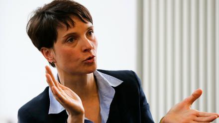 Die AfD-Vorsitzende Frauke Petry bestätigt, dass an den fremdenfeindlichen Proteste in Clausnitz auch AfD-Mitglieder beteiligt waren.