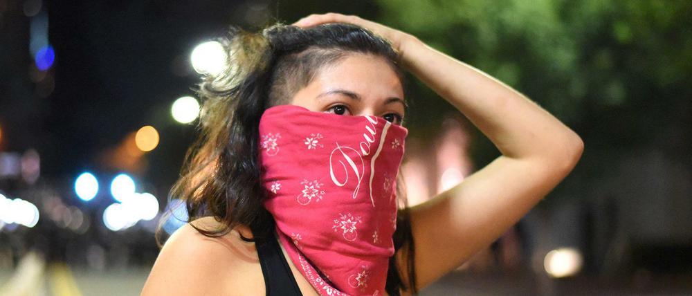 Den Schrecken in den Augen: eine Demonstrantin in Charlotte.