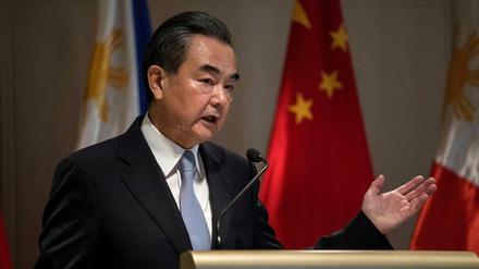 Chinas Außenminister Wang Yi ließ beide Seiten aufrufen, die Spannungen abzubauen.