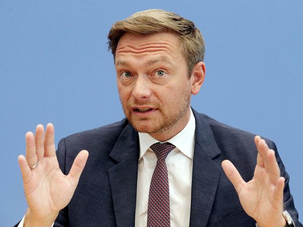 Der FDP-Vorsitzende Christian Lindner lobte Innenminister Thomas de Maizière für seinen Vorstoß, den Familiennachzug für syrische Flüchtlinge zu begrenzen.