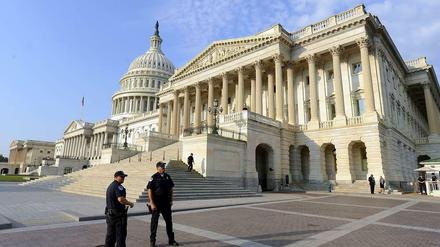 Seit der Nacht zum Dienstag stehen in den USA weite Teile der Bundesverwaltung still, weil sich der Kongress nicht auf ein Budget für das am 1. Oktober begonnene Fiskaljahr 2014 einigen konnte.