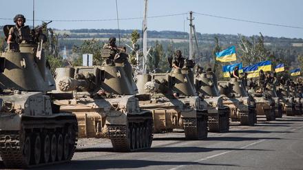 Ukrainische Panzer fahren im Osten des Landes auf. Im September werden die Streitkräfte gemeinsam mit der US-Armee und der Bundeswehr üben.