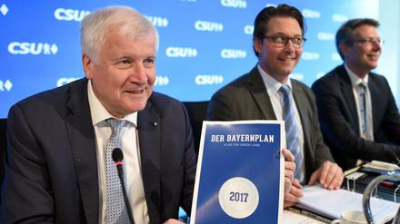 Abgrenzungsritual. CSU-Chef Horst Seehofer mit seinem Bayernplan.