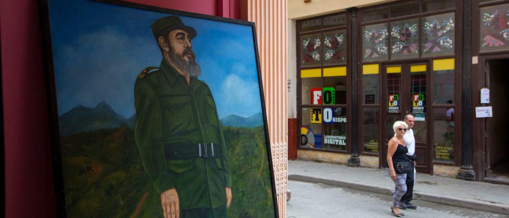 Ein Bild des ehemaligen Revolutionsführers Fidel Castro steht während des Besuches des US-Präsidenten Barack Obama in einer Seitenstraße in Havanna, Kuba. 