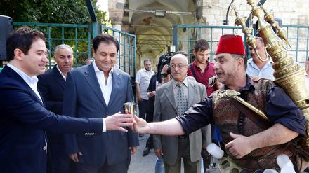 Der syrische Tourismusminister Bishr Riad Yaziji (links) hat am Donnerstag in Damaskus den Welt-Tourismustag gefeiert.