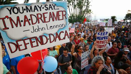 Aktivisten demonstrieren in San Diego gegen die Abschaffung des "Dreamer-Programms".