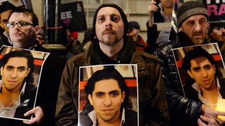 Amnesty-International-Mahnwache für Raif Badawi 2015 in London. 