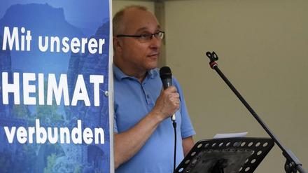 Jens Maier, damals noch Bundestagskandidat, auf einer gemeinsamen Kundgebung von Pegida und AfD im Juni 2017 in Dresden. 