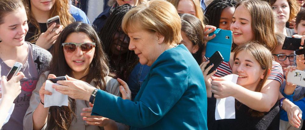 Begegnung mit Schülern in Tiergarten. Kanzlerin Angela Merkel (CDU) am Dienstag bei ihrem Besuch des Französischen Gymnasiums in Berlin. 