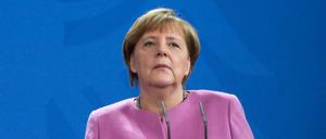 Bundeskanzlerin Angela Merkel (CDU) und Israels Ministerpräsident Benjamin Netanjahu äußern sich am 16.02.2016 bei einer Pressekonferenz zu den Deutsch-Israelischen Regierungskonsultationen im Bundeskanzleramt in Berlin. 