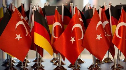 Ein unwürdiges Hin und Her bestimmt derzeit das deutsch-türkische Verhältnis.
