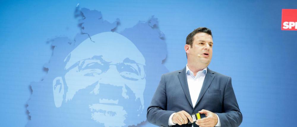 SPD-Generalsekretär Hubertus Heil präsentiert die Plakatkampagne der SPD für die Bundestagswahl. 