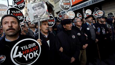Demonstranten in Istanbul erinnern an den mittlerweile vier Jahre zurückliegenden Mord an Hrant Dink, der bis heute nicht aufgeklärt ist.