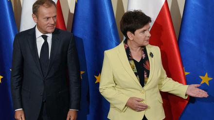 EU-Ratspräsident Donald Tusk und die polnischen Ministerpräsidentin Beata Szydlo streiten über die Justizreform in Polen.