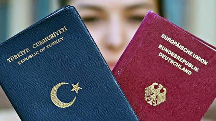Der türkische und der deutsche Pass.