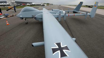 Eine unbemannte Drohne der Bundeswehr auf dem Gelände der Internationalen Luftfahrtausstellung ILA 2014.