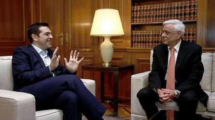 Premier Alexis Tsipras hatte sich für Pavlopoulos (r.) ausgesprochen.