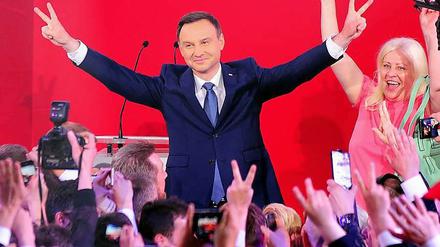 Polens nationalkonservative Opposition triumphiert: Ihr Kandidat Andrzej Duda hat die Präsidenten-Stichwahl für sich entschieden.