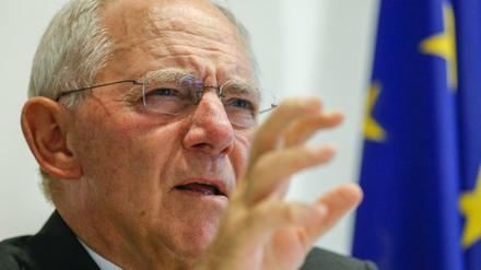 Bundesfinanzminister Wolfgang Schäuble stellt die Hartz-IV-Leistungen für Flüchtlinge zur Diskussion.