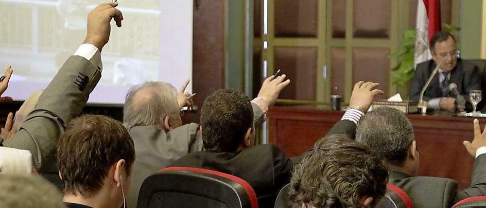 Journalisten bei einer Pressekonferenz des ägyptischen Außenministers Nabil Fahmy. Ausländische Journalisten geraten in Ägypten zunehmend unter Druck.
