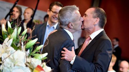 Bodo Mende und Karl Kreile waren das erste schwule Paar, das im Rathaus Schöneberg geheiratet hat. 