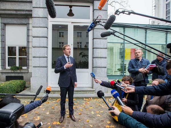 Paul Magnette, Ministerpräsident von Wallonien, spricht nach der vorläufigen Einigung am Donnerstag zur Presse.